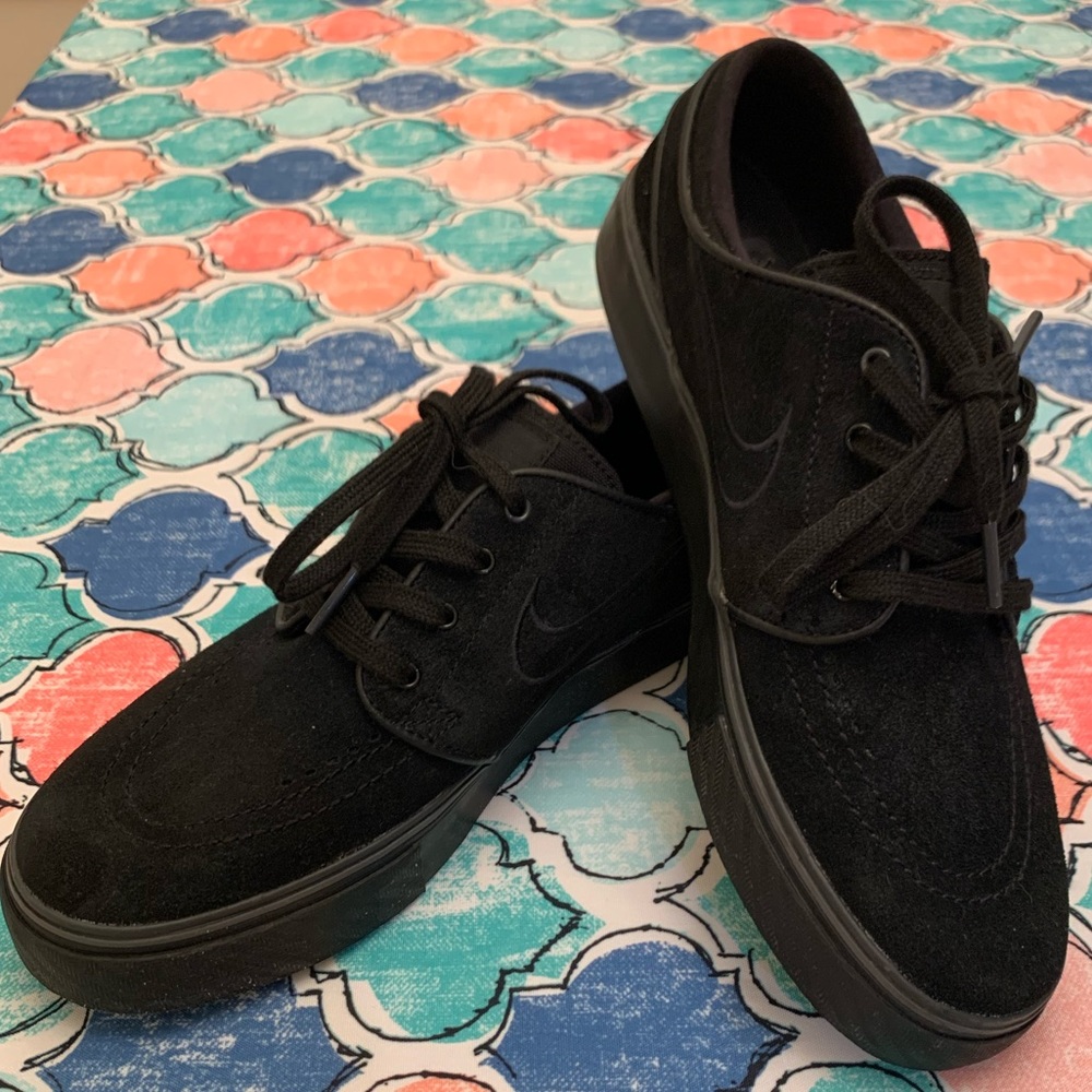 Women’s Black Nike SB Zoom Stefan Janoski🤍